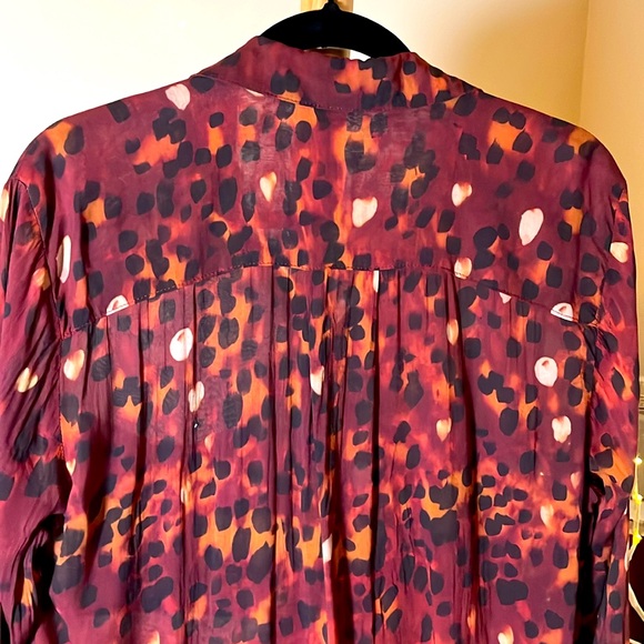 Bella Dahl L 100% rayon beautiful long button-down.Hidden buttons.1 button cuffs - Picture 5 of 5